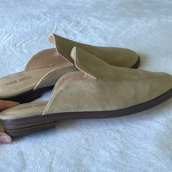 Women’s Nine West Suede Mules - Size 8 - LIKE NEW in Very Great Condition!! - Picture 12 of 12